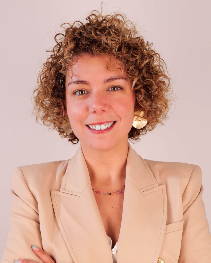 Daniela Henríquez Urtasun Abogada asociada Diplomada en Derecho Urbanístico